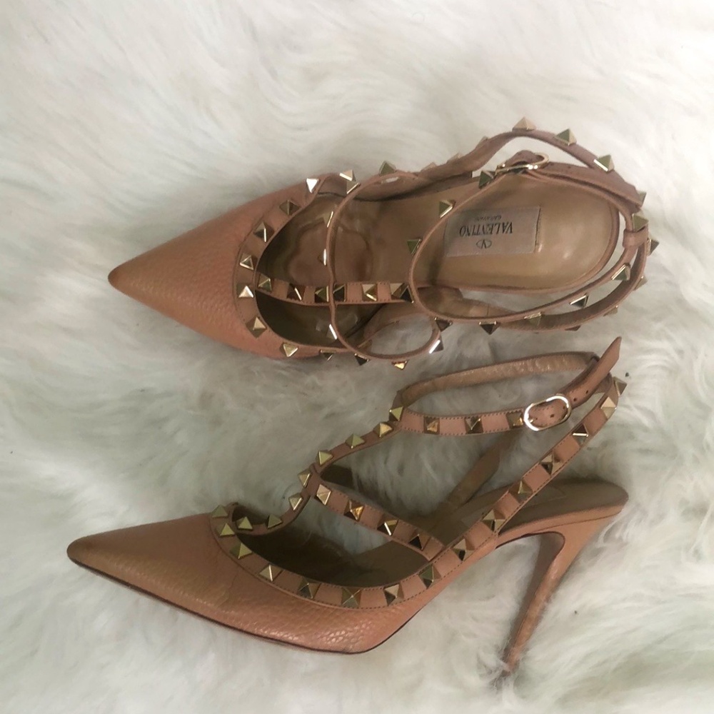 Valentino Garavani Women's Pink Studded Pointy Heels - Size 40 with COA